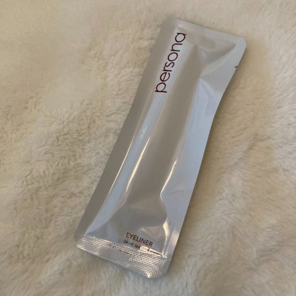 24hr Waterproof Eyeliner - Picture 2 of 3